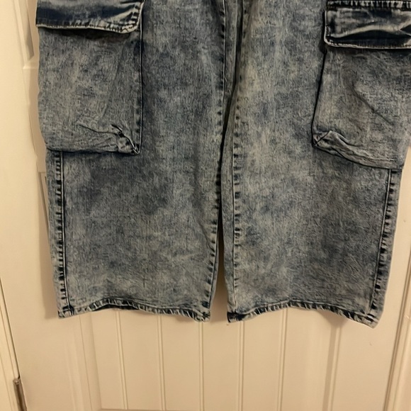 Refuge Baggy OVERSIZED‎ 12” wide leg Cargo women’s L pocket Jeans heavy wash NWT - Picture 8 of 16